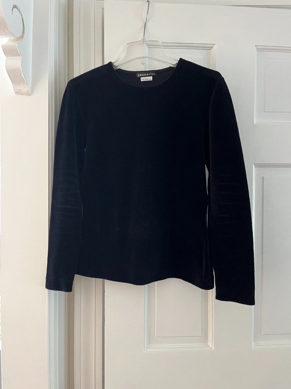 Theomiles Black Velvet Crew Neck Top Size SMALL